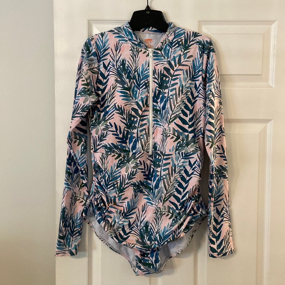 Axesea Women’s Swimsuitsize 16 BNWOT please see all photos length 30”